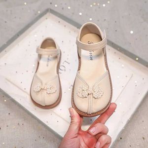 Sandalet kızlar sandaletler işlemeli Çin düğüm kancası içi boş görünüyor nefes alabilen çocuklar kayma karşıtı yumuşak dip yuvarlak ayak parmağı ayakkabıları