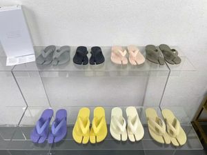 Роскошная маргиела дизайнер Slipper Women Women Sandal Flip Flop Flats MM6 Slide Slippers Beach Sandals Maison Leather Mule 35-40box