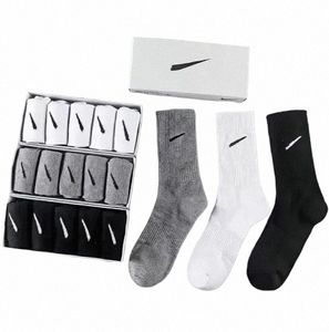 5 Çift Erkek Çorap Paket Uzun Çorap Çorap Çorap Spor Pamuk Tasarımcısı Tüm eşleşen düz renk klasik kanca ayak bileği nefes alabilen basketbol futbol çorapları kutu