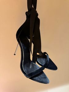 Lüks tasarımcı asma kilit düğüm arka sarma metal zincir kadınlar yüksek topuklu gerçek deri tabanlar parti seksi ince topuklu sivri sandalet boyutları 35-39