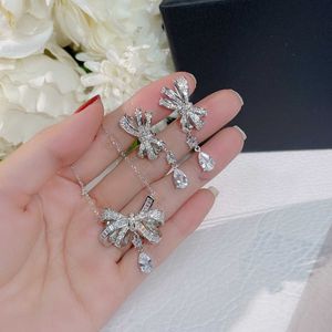 Tasarımcı mücevher lüks graf bilezik kolye kolye fantom yay kolye damla içi boş 3D tam elmas yaka zinciri kadın instagram tarzı düz