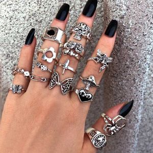 Полоса кольца панк -готический сердечный кольцо для женщин черные кости винтажные лопаты Ace Ace Silver Plaint Athestone очаровательные украшения для пальцев Q240429