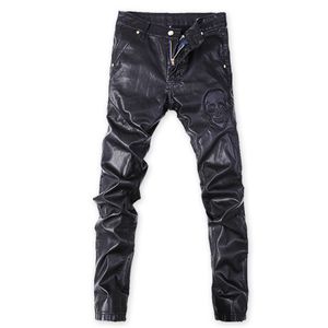 Sonbahar ve kış yeni modaya uygun siyah kafatası baskı deri pantolon Motosiklet Ayağı Rüzgar Geçirmez Pantolon Erkek Hip-Hop Moda 282o