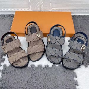 Çocuk Sandallar Toddler Tasarımcı Erkek Kız Kızlar Loafer Ayakkabıları Sıradan Yaz Plajı Sandal Lüks Marka Slaytları Çocuklar Gençlik Flip Flips Terlik Siyah Kahverengi Eur 26-37