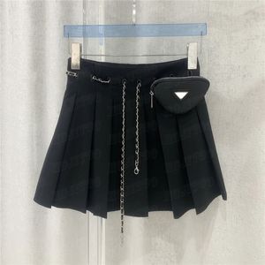 Metal Rozet Kadın Pileli Etekler Bel ile Pileli Etekler Zincir Çantalı Yüksek Bel Kısa Elbise Serin Kızlar Siyah Mini Etek Sokak Giyim