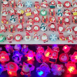 Parti Dekorasyonu 10/20/30/40/50 PCS LED Parmak Yüzükleri Işık Up Snowman Noel Baba Noel Sorazisi için Parlayan Işıklar Çocuk Hediyesi