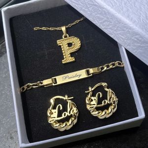 DUOYING Benutzerdefiniertes Namensschmuckset, personalisiertes Mini-Baby-Mädchen-Creolenohrring-Namensarmband aus 18 Karat Gold für Kinderschmuckgeschenk 240119