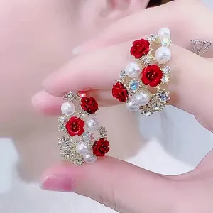 Висячие серьги 2024 Koren, модные серьги-гвоздики со стразами и красной розой для женщин, серьги с жемчугом и цветами, серьги для невесты, свадебные украшения для помолвки