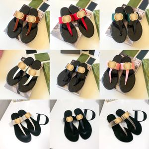 Luxurys Tasarımcı Sandal Mule Slayt Bayan Kadınlar Sıradan Ayakkabı Yeni Flip Flops Deri Moda Gölger Terlik Erkekler Siyah Beyaz Kırmızı Direk Plaj Morer Yaz Havuzu Kaydırıcıları Sandale