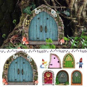 Decorações de jardim fada gnome porta estatuetas elfo casa janela de madeira arte escultura estátuas ornamento decoração ao ar livre