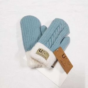 Gu Women Luxury Letter Designer Gloves Winter Autumn Fashion Cashmere Mittens Glove with Lovely Fur Ball Outdoor Sport Warm Winters Hemp Knit Glovess IJW3