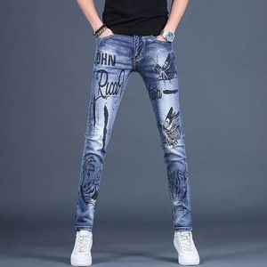Kore versiyonu erkekler mavi kot pantolon yüksek kaliteli ince streç kot kot lüks kelebek baskılar kot şık seksi sokak kot pantolon; 240131