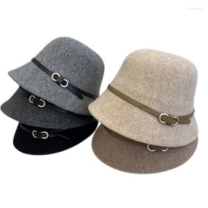 Beralar Toptan Kış Kadın Zarif Yün Örme Kova Şapkası Kemer Tokalı Sıcak Örgü Beanies Dome Tasarım Vintage Cloche Bowler Şapkaları