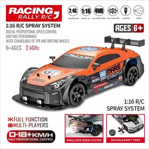 RC 24G 4WD 1 16 Büyük Sprey Yüksek Hızlı Sürücü Drift Araba İki Tür Lastik Klasik Edition Hediyeler İçin Profesyonel Yarış 240118