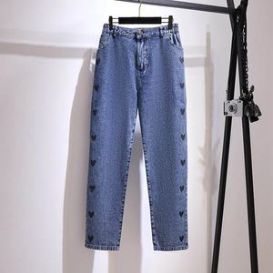 150 кг, большие размеры, женские весенне-осенние свободные прямые модные джинсы с сердечками, синие бедра, 154 см, 5XL, 6XL, 7XL, 8XL, 9XL, 240202