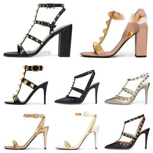 Дизайнерские сандалии на высоком каблуке 2024, модельные туфли с ремешком на щиколотке, римские заклепки, черные телесные полоски, заклепки, женские туфли на шпильках