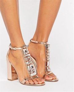 Sandalet kadın şampanya altın tıknaz topuk boncuklu lüks inci elbise ayakkabıları parlayan kristal t-çubuk kayış kalın pompalar