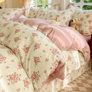 Комплект постельного белья из 4 предметов с милым цветочным принтом, матовые простыни, комплекты одеял, пододеяльники, покрывала для двуспальной кровати 240202