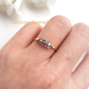 Изящное крошечное кольцо с камнемЦелительный необработанный кристалл с золотым наполнением, обернутое проволокой, кольцо с драгоценным камнем