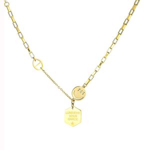 Koreanische geometrische quadratische Marke Gold Halskette Netz rot neue Titan Stahl Silber Anhänger Modeschmuck Yiwu kleine Ware Großhandel7861617