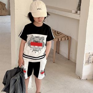 Tasarımcı Çocuklar Yaz Spor Giysileri Büyük Çocuk Yakışıklı Saf Pamuk Giysileri Çocuklar Moda Kısa Kollu Set Yuvarlak Boyun İki Parçalı Set