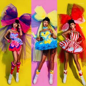Sahne Giyim Kadın Şarkıcı DJ Dans Takımı Kostümleri Festival Rave Kıyafetleri Noel Partisi Şeker Renk Büyük Bow Headdress Suit