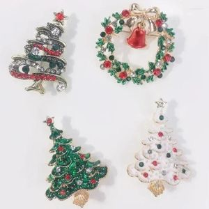 Broşlar Noel ağacı yıl karikatür sevimli küçük hediye palto aksesuarları yağ damla göğüs pimleri mücevher sürpriz