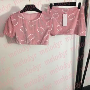 Bayan Kadife Etek Set Mektup Baskı Üst Seksi Mini Etekler Yaz Nefes Alabası Tişört Elbiseleri Gece Kulübü Giyim