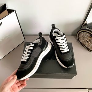 Yeni lüks marka sıradan ayakkabılar kadın spor ayakkabılar tasarımcısı düşük düz ayak parmağı düz siyah mavi süet kızlar için parti elbise ayakkabıları
