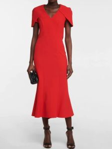 Elbiseler Kadınlar için Olslar Özel orta uzunlukta trompet v boyun ince benzersiz pelerin kollu paket kalça fırfırları kırmızı deniz kızı elbise