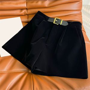 Seksi mini şort lüks tasarımcı kadın siyah gündelik kısa pantolon kemer tasarım bel yaz şort