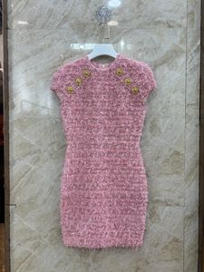 ÜCRETSİZ Nakliye 2024 Pembe O Boyun Kapağı Kollu Bodycon Kadınlar Elbise Tasarımcı Metal Düğmeleri Geri fermuarlı Parti Elbisesi DH22202