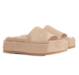 Platform Tasarımcı Ev Ayakkabı Kadın Terlik Sırıklar Kalın Sole Kauçuk Slip-On Plaj Sandalet Eur35-44