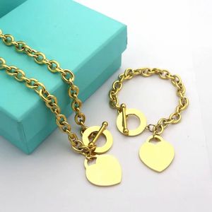 Luxo moda designer colar pulseira conjunto amor pingente colar designer conjunto de jóias feminino colar pulseira três cores