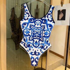 Kadınlar tek parçalı takım elbise bikini tasarımcısı sırtsız mayo yazlar için seksi mayo kadınlar plaj yüzme moda mavi ve beyaz porselen yüzme su parkları -6