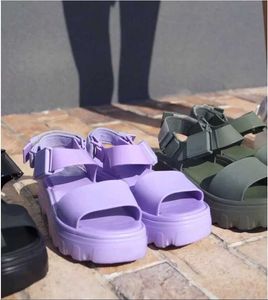 Sandalet Yeni Melissa Aynı Bayan Sandalet Platformu Giyiyor Sıradan Jöle Ayakkabıları Kadın Ayakkabıları J240224