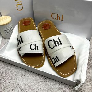 2024 Designer Beach Chinelos Mulheres Sandália De Madeira Sluffy Flat Mule Slides Multi-Color Lace Carta Canvas Slipper Verão Sapatos Marca de Luxo Andles