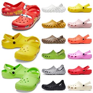 Crocs Classic Clog Lightning McQueen 2024 krok saatler sandal tasarımcısı karışık kravat ekibi erkekler çocuklar klasik klok sandal 【code ：L】