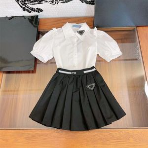 Детские летние комплекты юбок-пачек для девочек из двух предметов, модная плиссированная юбка с белыми хлопковыми футболками с короткими рукавами, дизайнерская одежда для маленьких девочек, наряды для девочек