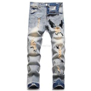 2024 Yeni erkek kot pantolon açık mavi sıkıntılı yama sokak kıyafeti ince işlemeli deri mektup deseni hasarlı sıska streç yırtılmış kot pantolon