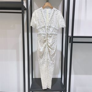 Tasarımcı elbise, modaya uygun 2024 bornoz, Fransız romantik ışık lüks elbise, suda çözünür dantel çivili su elmas pileli bel zayıflama kısa kollu elbise