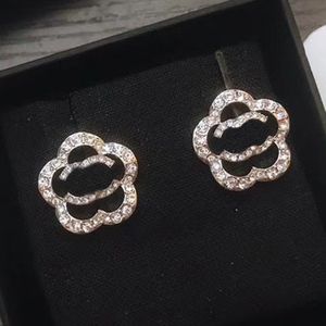 Üstün Çiçek Mektubu Küpe Tasarımcı Saplamalar İnci Elmas Küpe Marka Eardrop Stud Vogue Kadınlar Sevgi Hediyeleri Çift 925 Gümüş Bakır Accessorie Takı