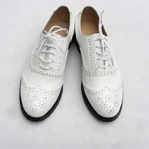 Повседневная обувь Британский ветер Резные белые лакированные кожаные броги на шнуровке Женские лоферы Оксфорды для женщин