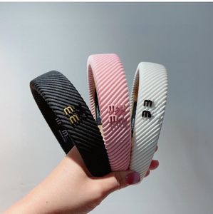 Lüks geniş kafa bantları tasarımcısı basit pembe siyah mm mektup saç bantları bandanalar kadınlar için yüksek kaliteli tasarımcı kafa bandı headwraps bandana hediye ücretsiz gemi
