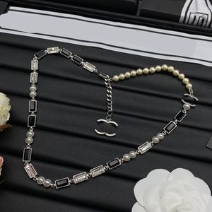 Collana con ciondolo in rame Catena Moda Donna Argento placcato Hi-Q Perla Cristallo Designer di lusso Doppia lettera Collane Girocollo Pendenti Gioielli da sposa Regali d'amore