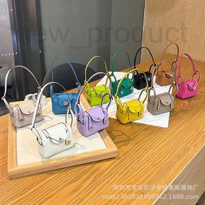 Anahtarlıklar kordonlar tasarımcı moda çantası kolye mini sevimli bluetooth kulaklık depolama çantası koruyucu kasa anahtar çanta kolye kadınlar için 2d7j