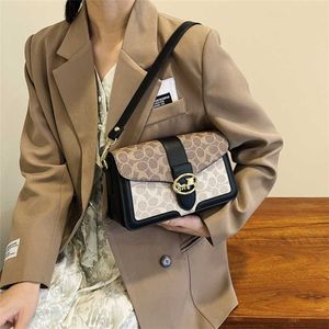 Одиночное плечо 2023 Новое высококачественное ощущение женской моды ниша дизайн маленькая квадратная сумка дешевая розетка 50% скидка