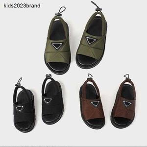 Детские дизайнерские сандалии мальчики девочки для девочек летние продукты размером 26-35 детская обувь детская питание напечатано со значкой сандал подарок