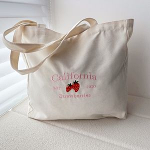 Alışveriş Çantaları California Est1850 çilek vintage işlemeli kadın estetik çanta 90s Sokak Moda Yeniden Kullanılabilir Tuval 230901