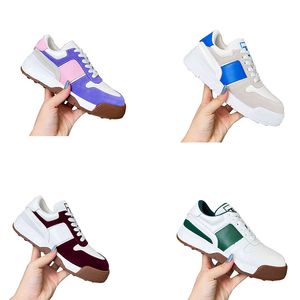 Sıradan Ayakkabı Platformu Deri Düşük Kadın Ayakkabı T Sepet Sneaker Trainer Tasarımcı Beyaz Kabartmalı Maxi Kauçuk Çakıl Pebbles Kadın Güzel Zapato